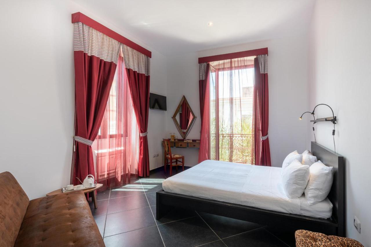 Maria Vittoria Charming Rooms And Apartments Brindisi Eksteriør bilde