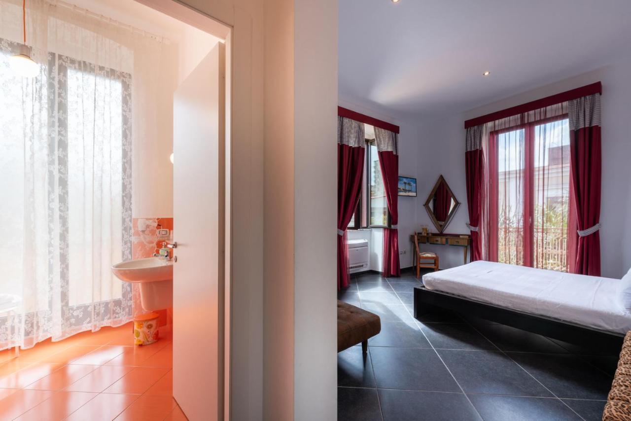 Maria Vittoria Charming Rooms And Apartments Brindisi Eksteriør bilde