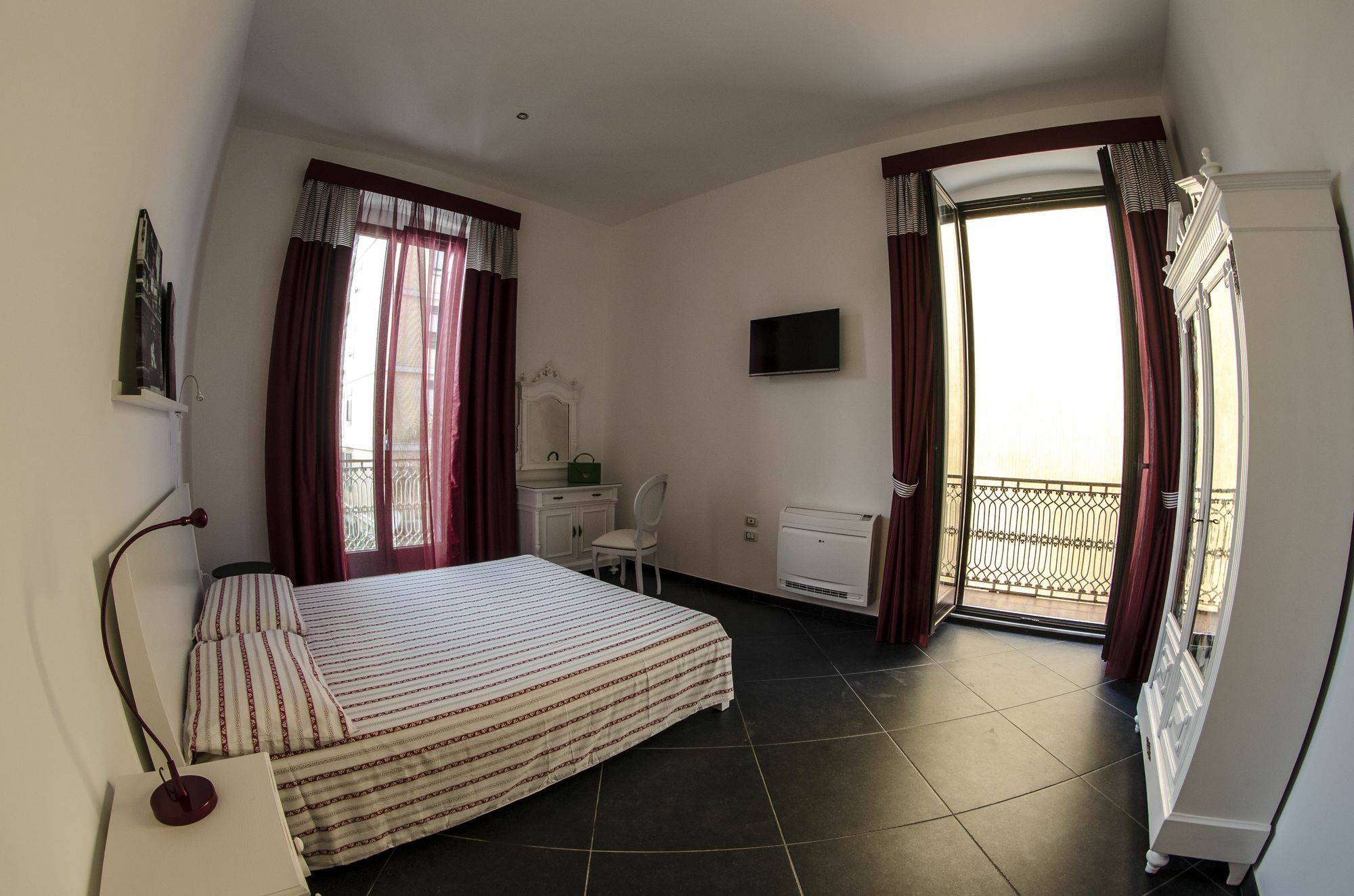 Maria Vittoria Charming Rooms And Apartments Brindisi Eksteriør bilde
